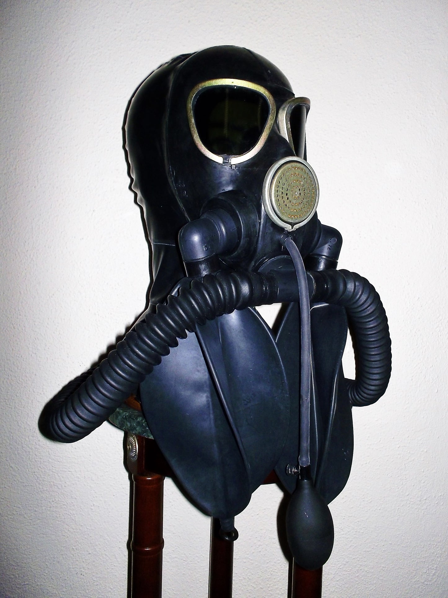 LATEX Hooded GAS MASK with Dark Tinted Lenses, Double Hoses, Inflatable Gag and Two Rebreather Bags HEAVY RUBBER by FANTOMAS & Co.
