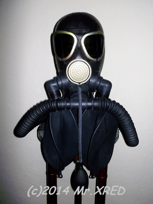 LATEX Hooded GAS MASK with Dark Tinted Lenses, Double Hoses, Inflatable Gag and Two Rebreather Bags HEAVY RUBBER by FANTOMAS & Co.