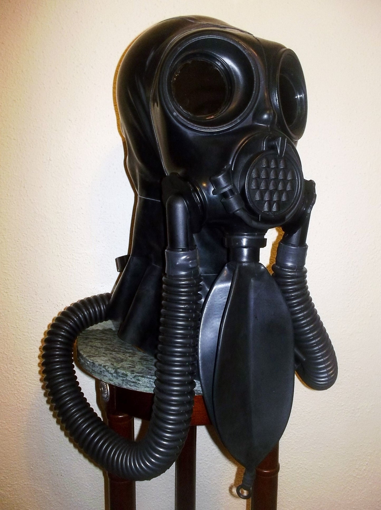 Fetish HEAVY RUBBER Gas Mask LATEX HOOD with Dark Lenses, Twin Hoses and Rebreather Bag by FANTOMAS & Co.