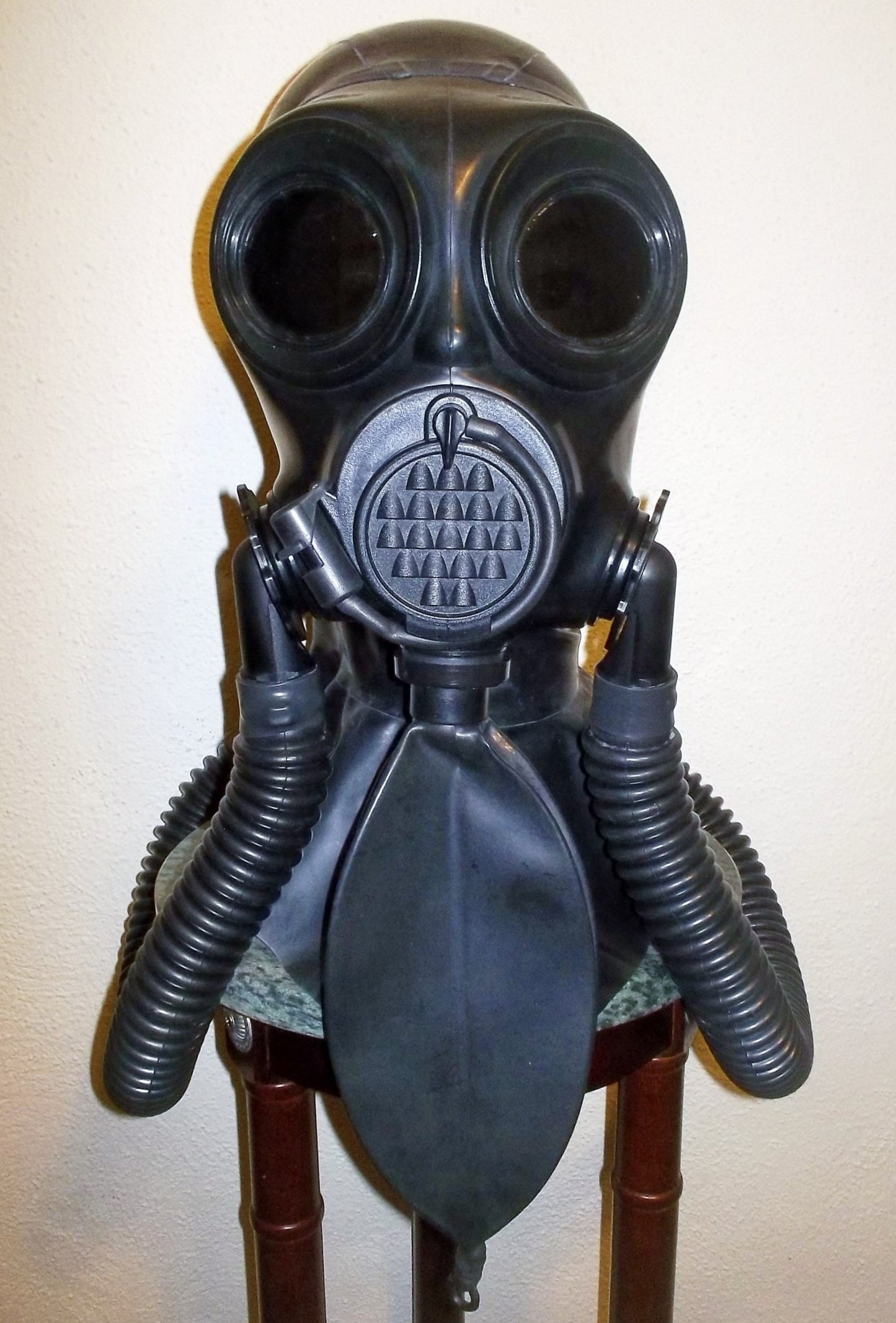 Fetish HEAVY RUBBER Gas Mask LATEX HOOD with Dark Lenses, Twin Hoses and Rebreather Bag by FANTOMAS & Co.