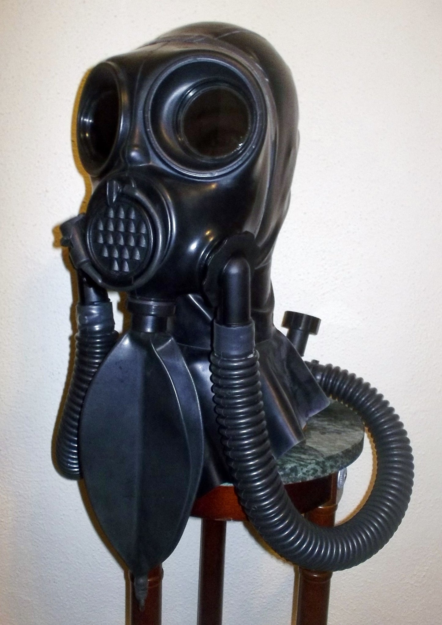 Fetish HEAVY RUBBER Gas Mask LATEX HOOD with Dark Lenses, Twin Hoses and Rebreather Bag by FANTOMAS & Co.